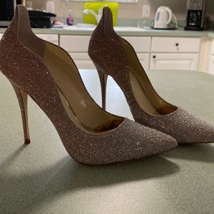 Like new soft rose gold w/champagne sparkle high heel shoes size 10